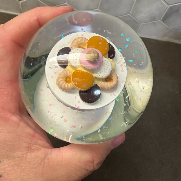 Tim Hortons Bake Stand Snow Globe 2024 Limited Edition - Picture 3 of 4